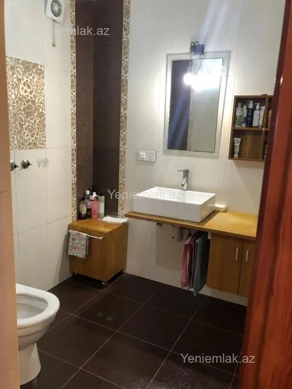 Satılır 3 otaqlı köhnə tikili 80 m²