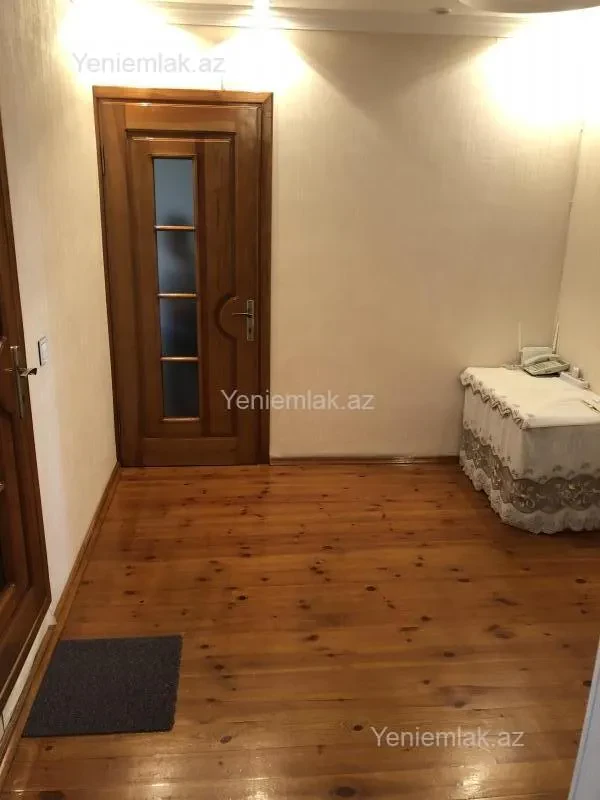 Satılır 3 otaqlı köhnə tikili 80 m²