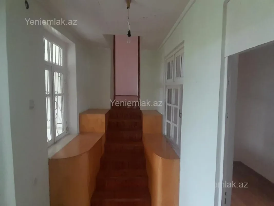 Satılır 5 otaqlı həyət evi 200 m²