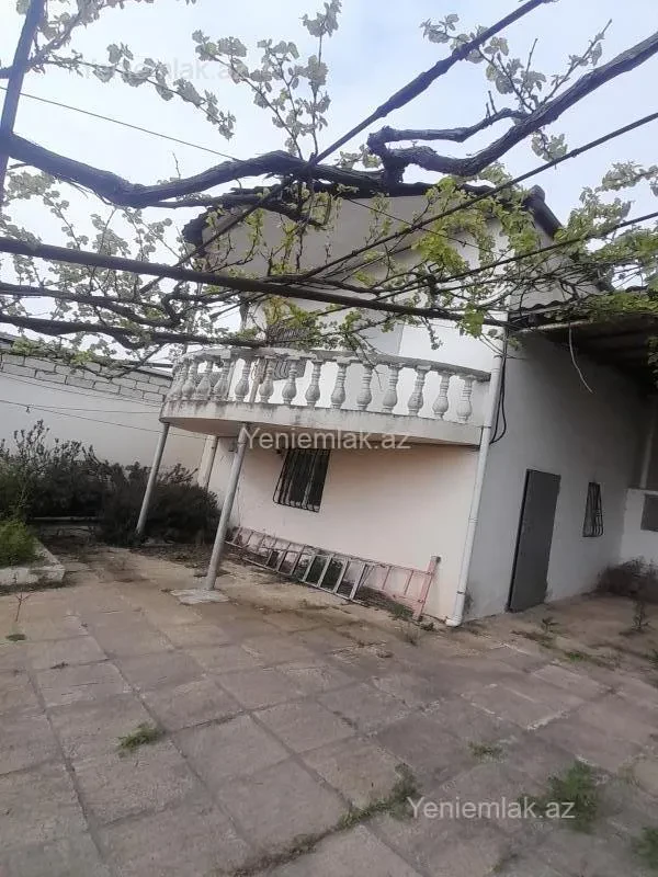 Satılır 5 otaqlı həyət evi 200 m²