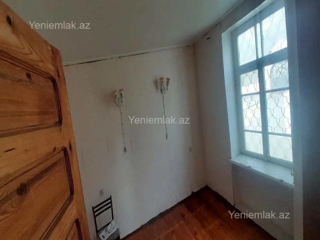 Satılır 5 otaqlı həyət evi 200 m²