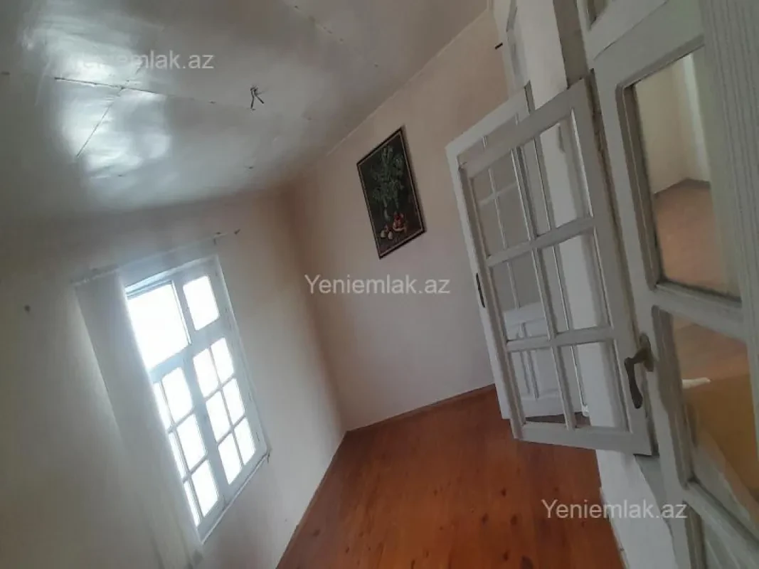 Satılır 5 otaqlı həyət evi 200 m²