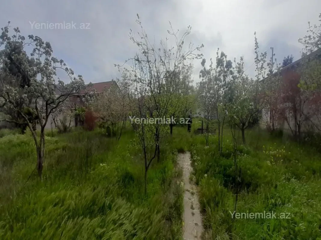 Satılır 5 otaqlı həyət evi 200 m²