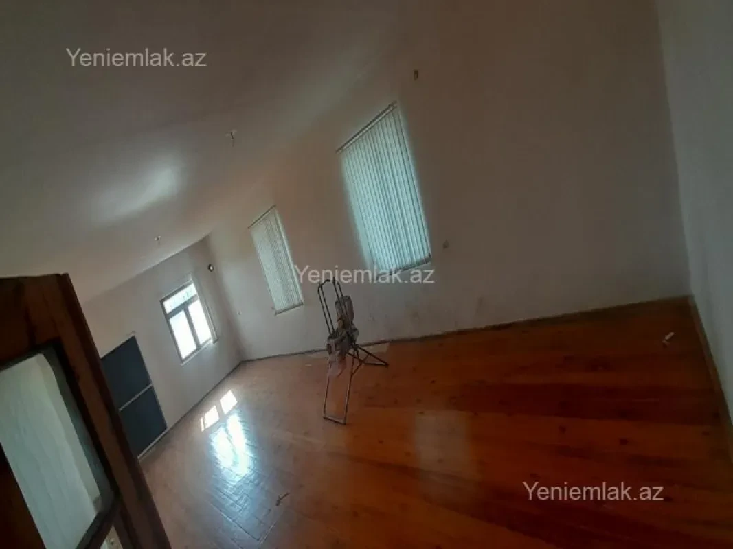 Satılır 5 otaqlı həyət evi 200 m²