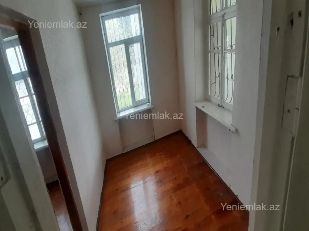 Satılır 5 otaqlı həyət evi 200 m²