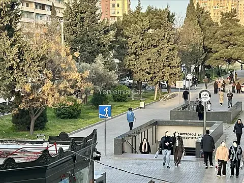 Satılır 3 otaqlı köhnə tikili 70 m² — Bakı, Nizami 3 otaq 70.00 m²