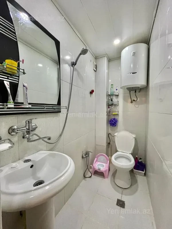 Satılır 2 otaqlı köhnə tikili 40 m²