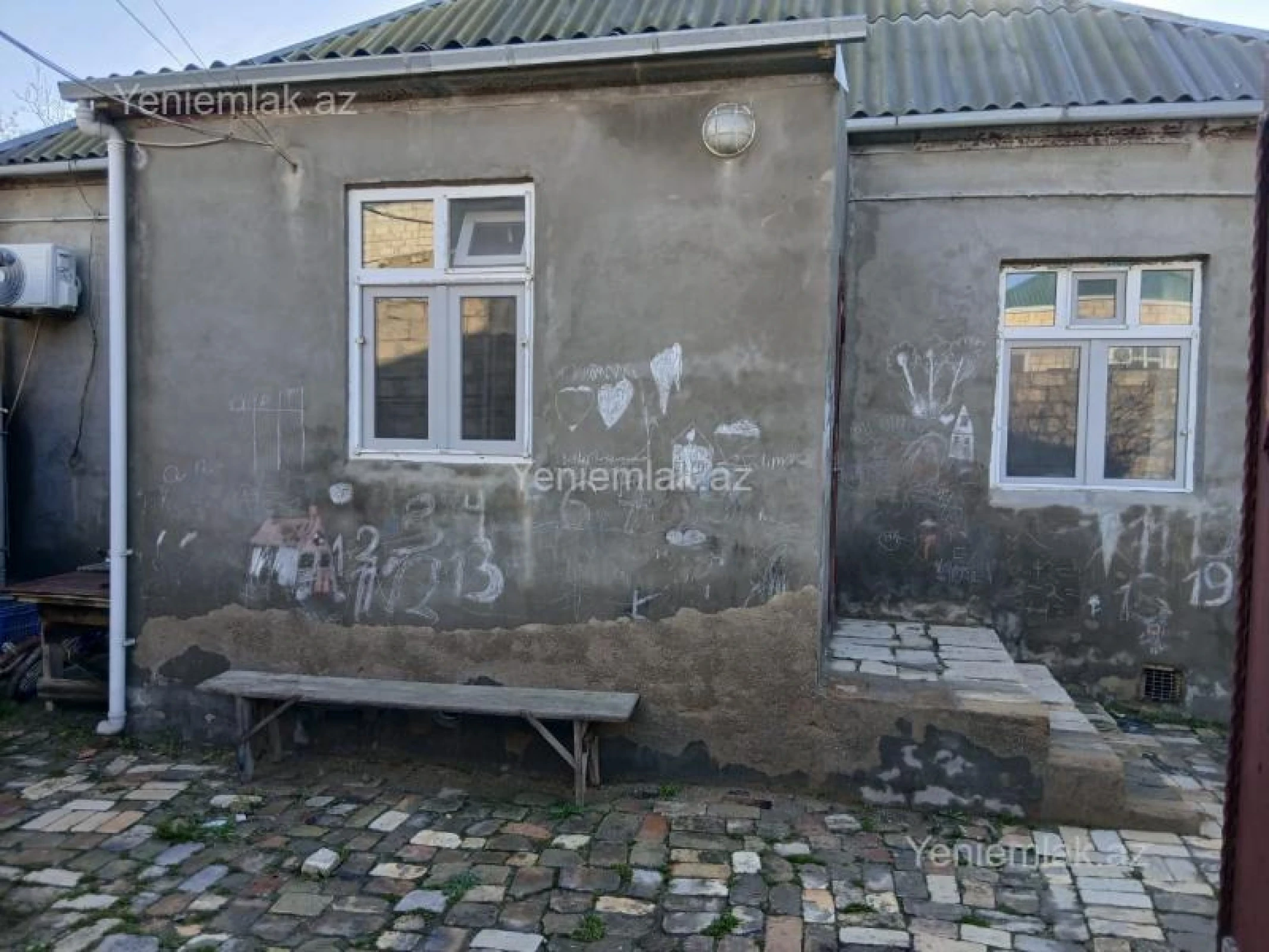 Satılır 4 otaqlı həyət evi 135 m²
