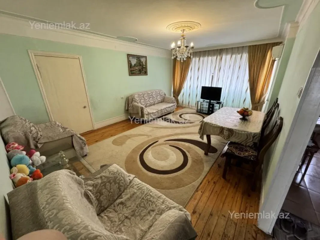 Satılır 5 otaqlı köhnə tikili 100 m²