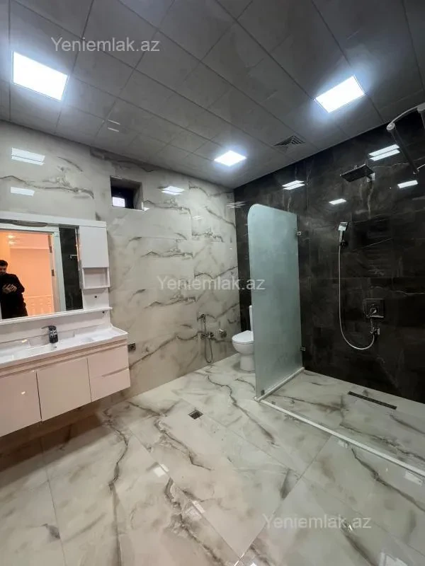 Satılır 6 otaqlı həyət evi 400 m²