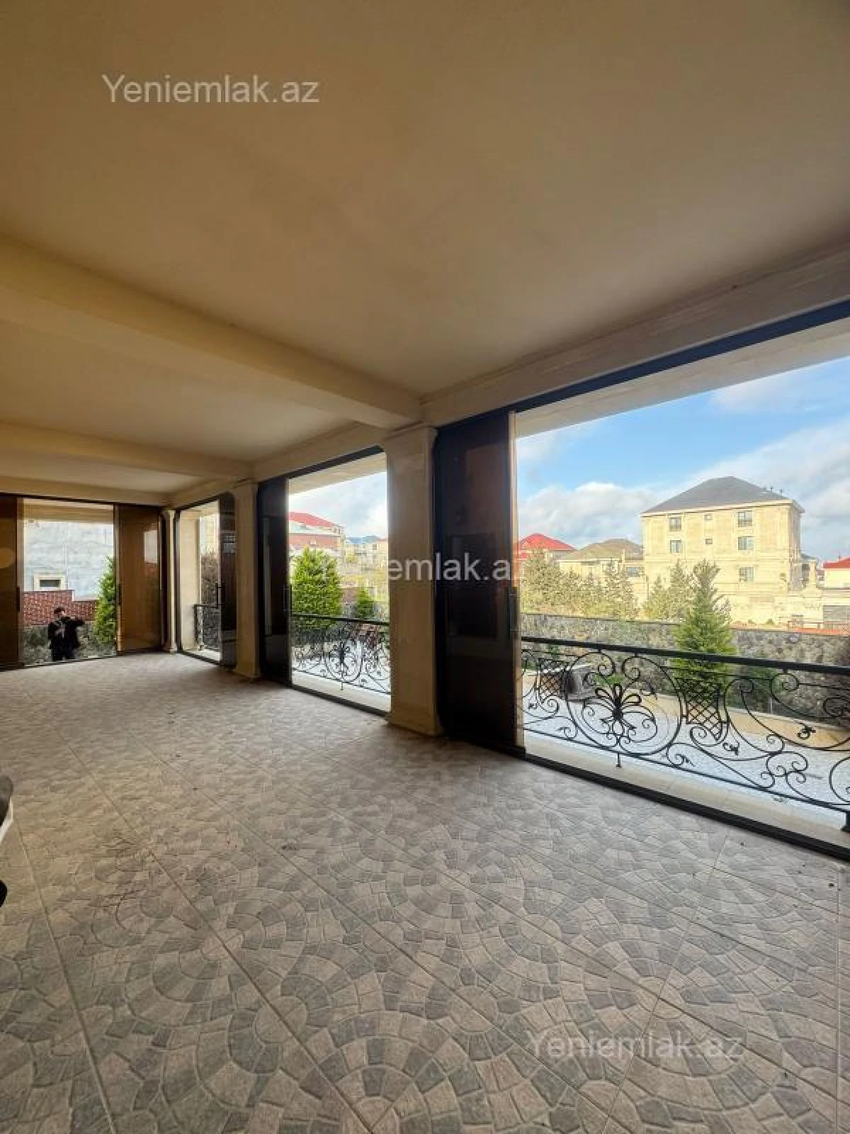 Satılır 6 otaqlı həyət evi 400 m²