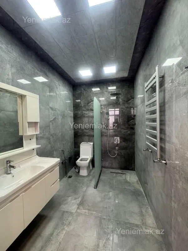Satılır 6 otaqlı həyət evi 400 m²