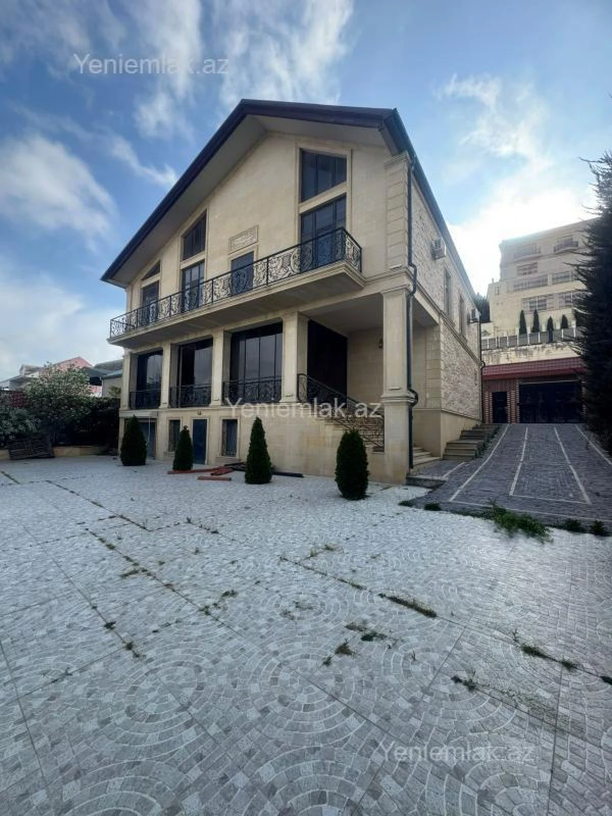 Satılır 6 otaqlı həyət evi 400 m²
