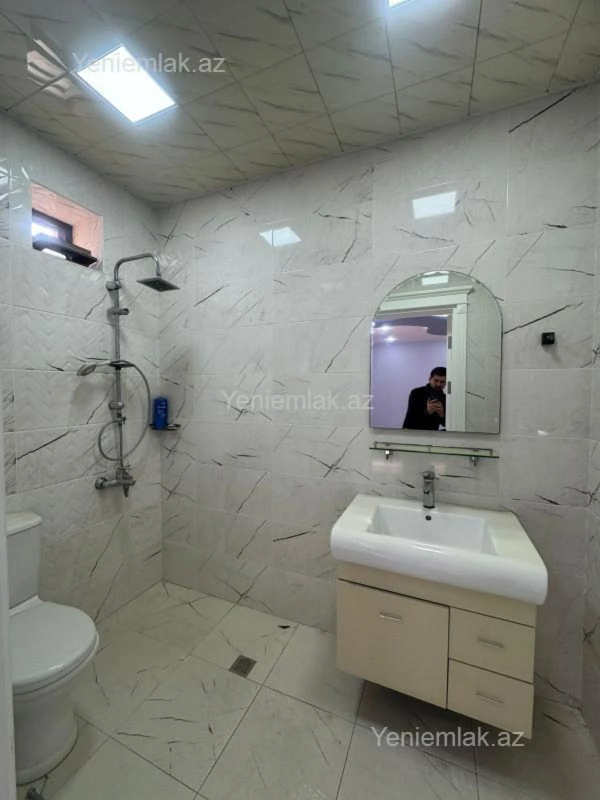 Satılır 6 otaqlı həyət evi 400 m²