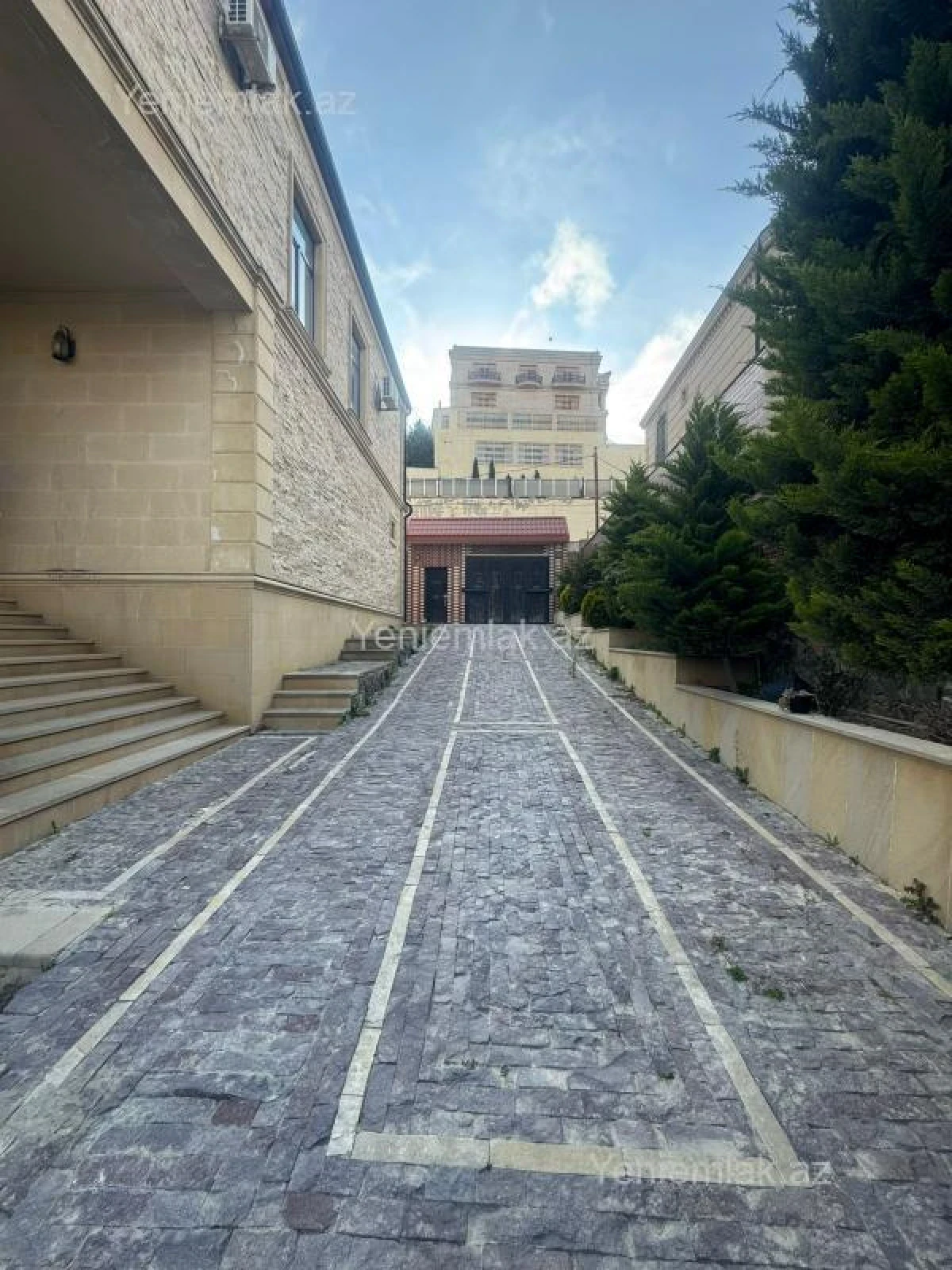Satılır 6 otaqlı həyət evi 400 m²