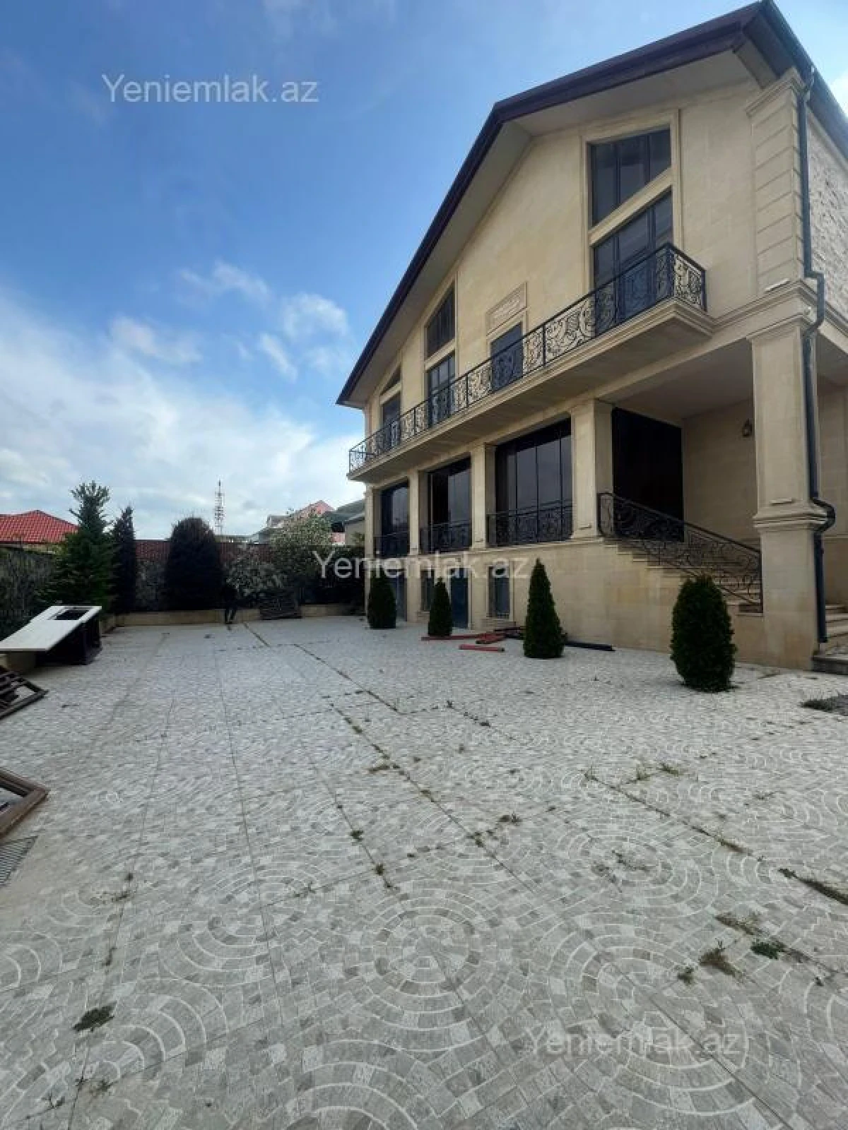 Satılır 6 otaqlı həyət evi 400 m²