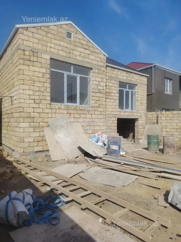 Satılır 4 otaqlı həyət evi 100 m²