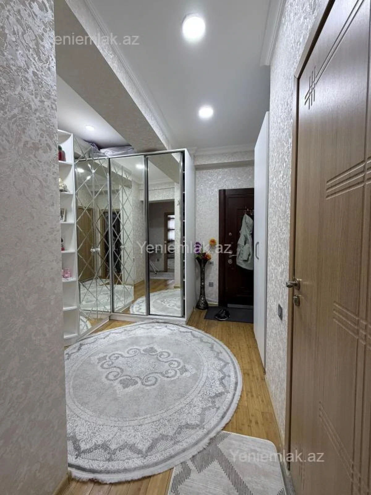Satılır 2 otaqlı yeni tikili 72 m²