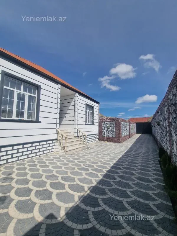 Satılır 4 otaqlı həyət evi 121 m²