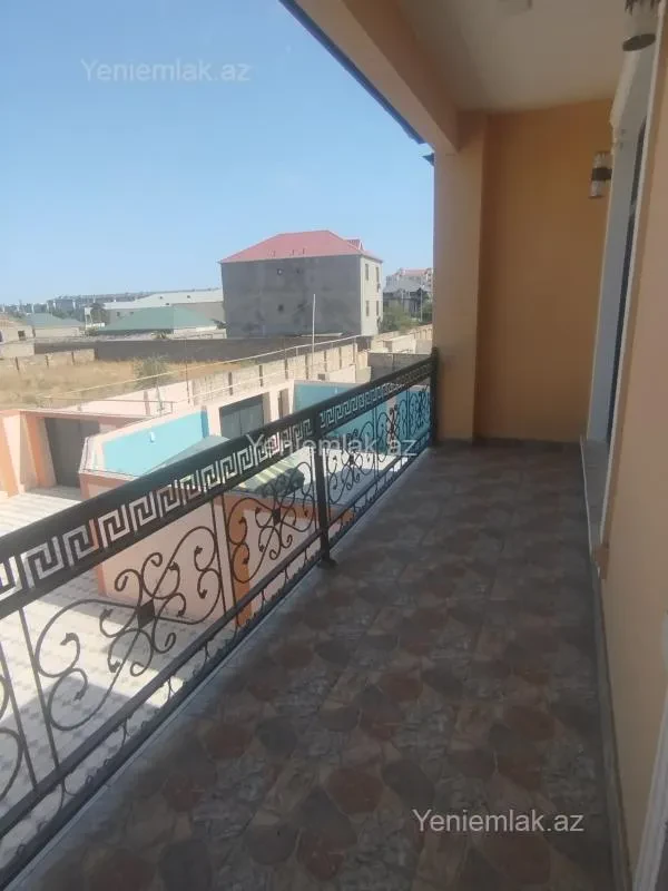 Satılır 7 otaqlı həyət evi 237 m²
