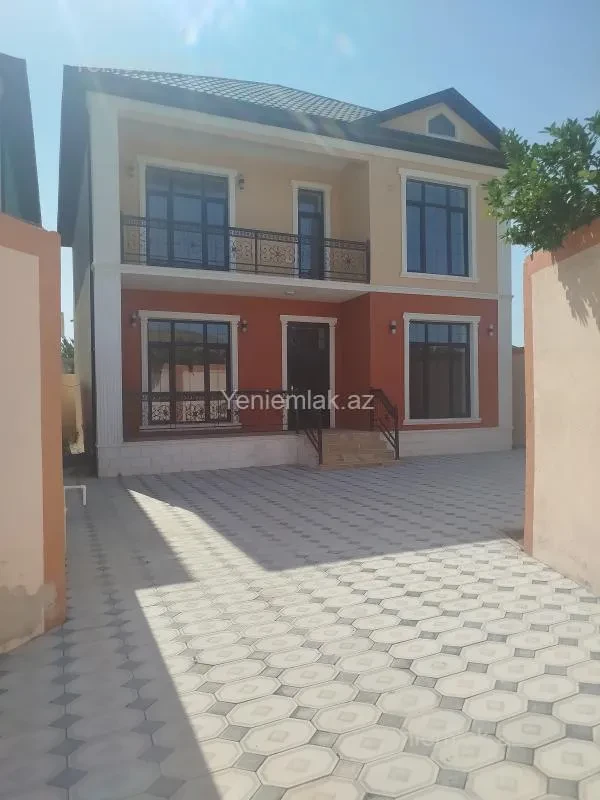 Satılır 7 otaqlı həyət evi 237 m²