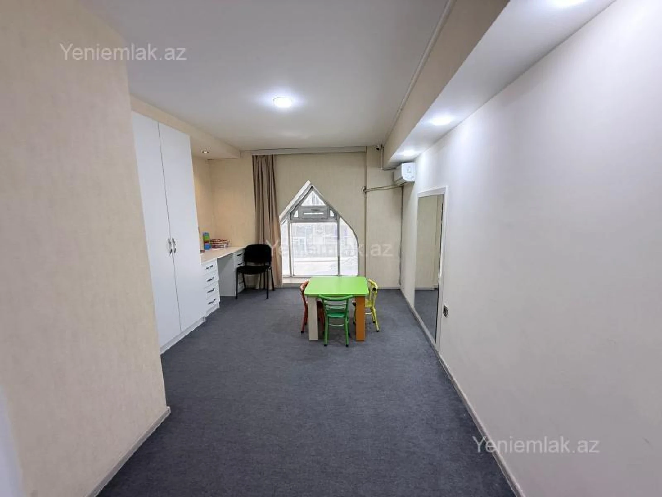 Satılır 6 otaqlı ofis 176.2 m²