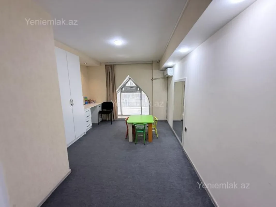 Satılır 6 otaqlı ofis 176.2 m²