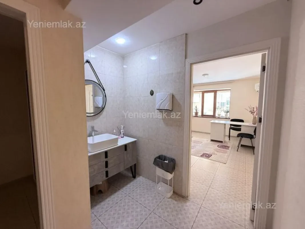 Satılır 6 otaqlı ofis 176.2 m²