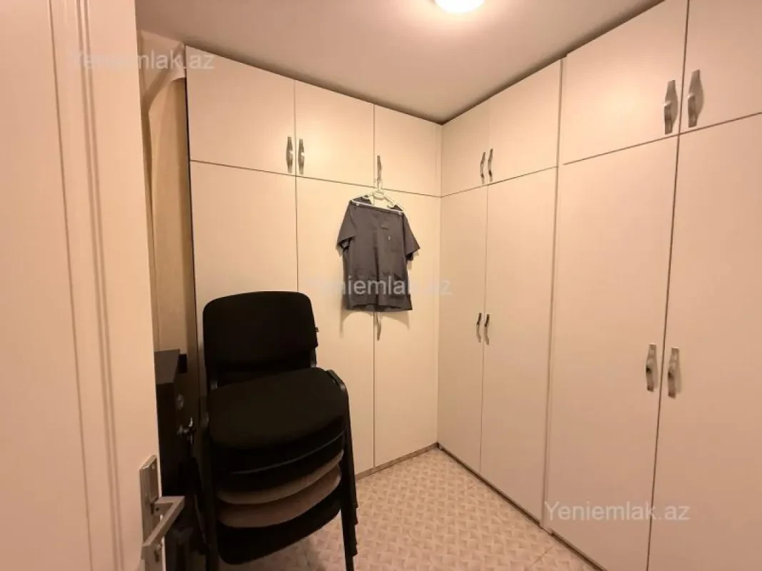 Satılır 6 otaqlı ofis 176.2 m²
