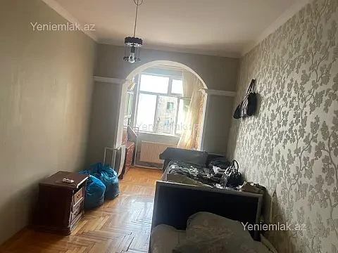 Satılır 3 otaqlı köhnə tikili 74 m²