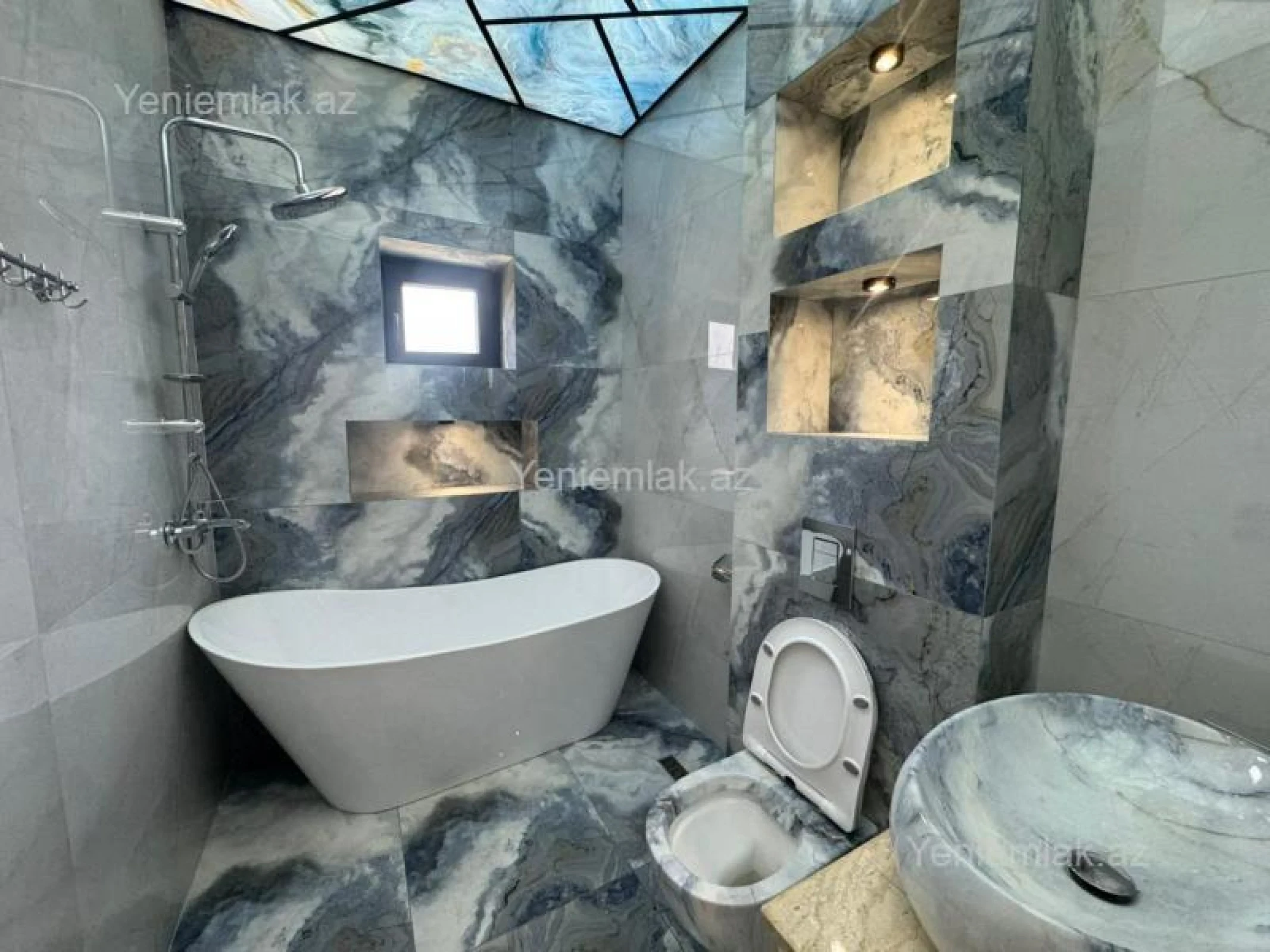 Satılır 5 otaqlı həyət evi 200 m²