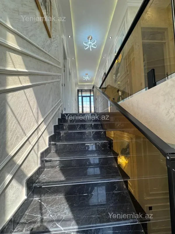 Satılır 5 otaqlı həyət evi 200 m²