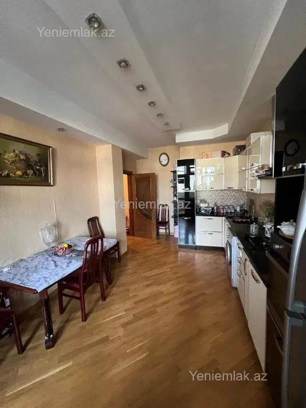 Satılır 3 otaqlı yeni tikili 132 m²