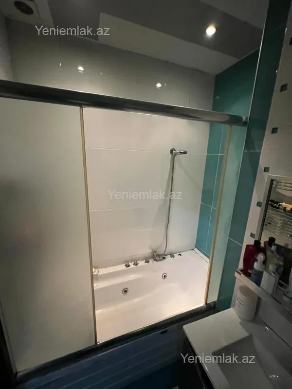 Satılır 3 otaqlı yeni tikili 132 m²