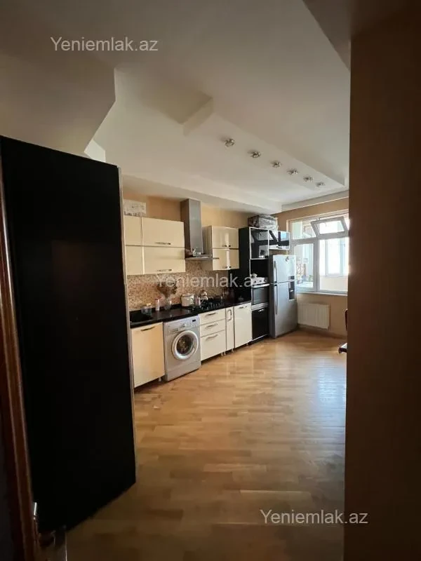 Satılır 3 otaqlı yeni tikili 132 m²