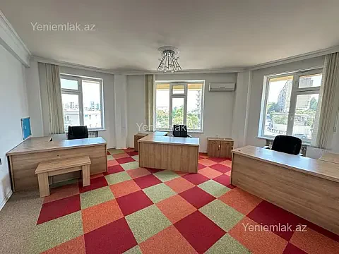 Satılır 4 otaqlı yeni tikili 180 m²