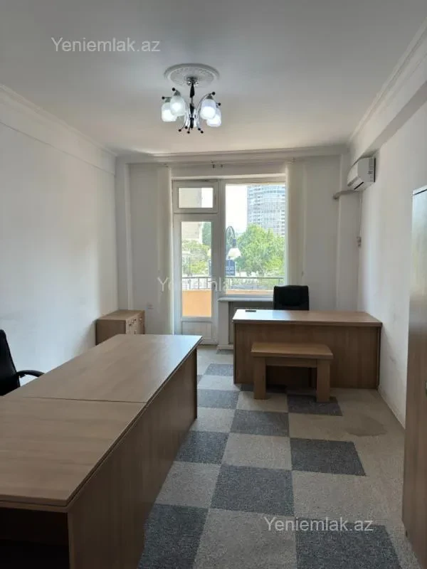 Satılır 4 otaqlı yeni tikili 180 m²
