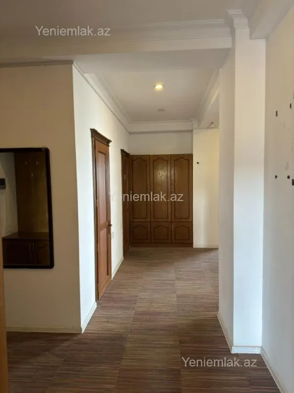 Satılır 4 otaqlı yeni tikili 180 m²