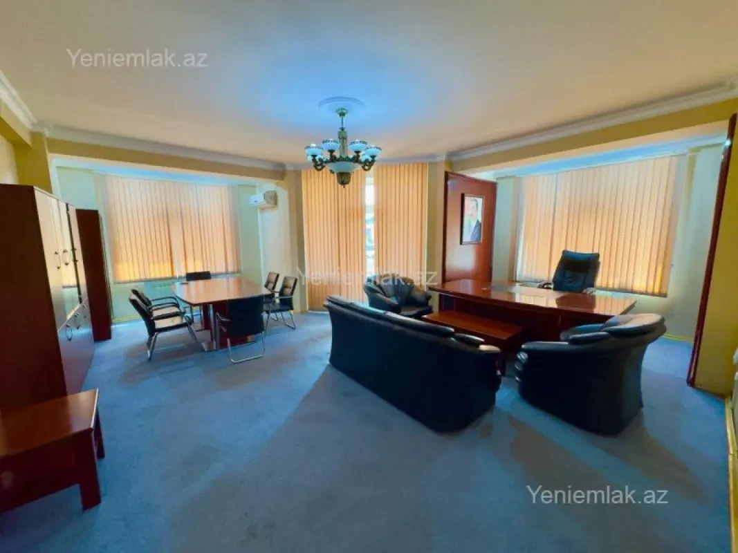 Satılır 4 otaqlı yeni tikili 180 m²