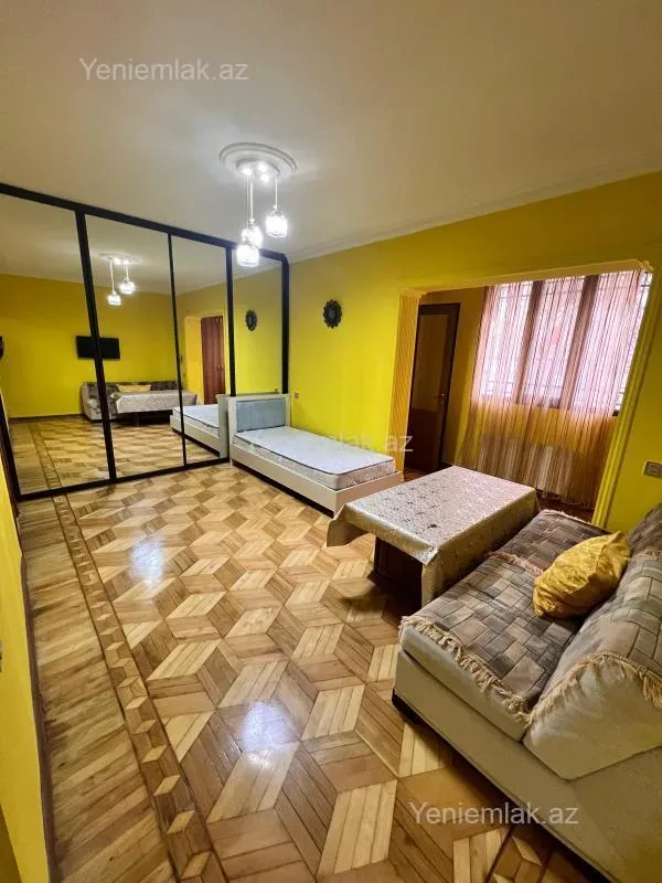 Satılır 2 otaqlı köhnə tikili 55 m²