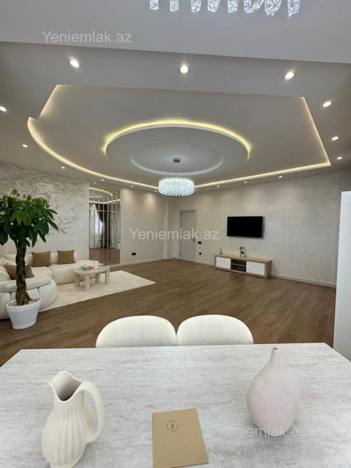 Satılır 2 otaqlı yeni tikili 135 m²