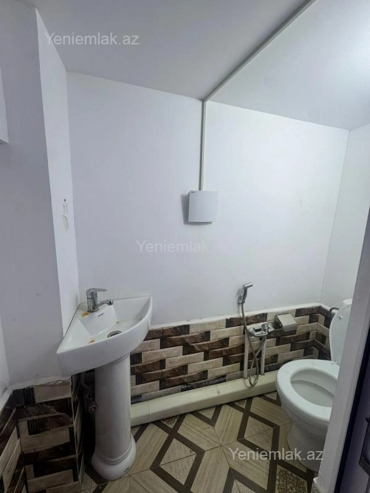 Satılır 4 otaqlı obyekt 65 m²