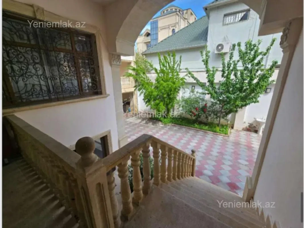 Satılır 12 otaqlı həyət evi 960 m²