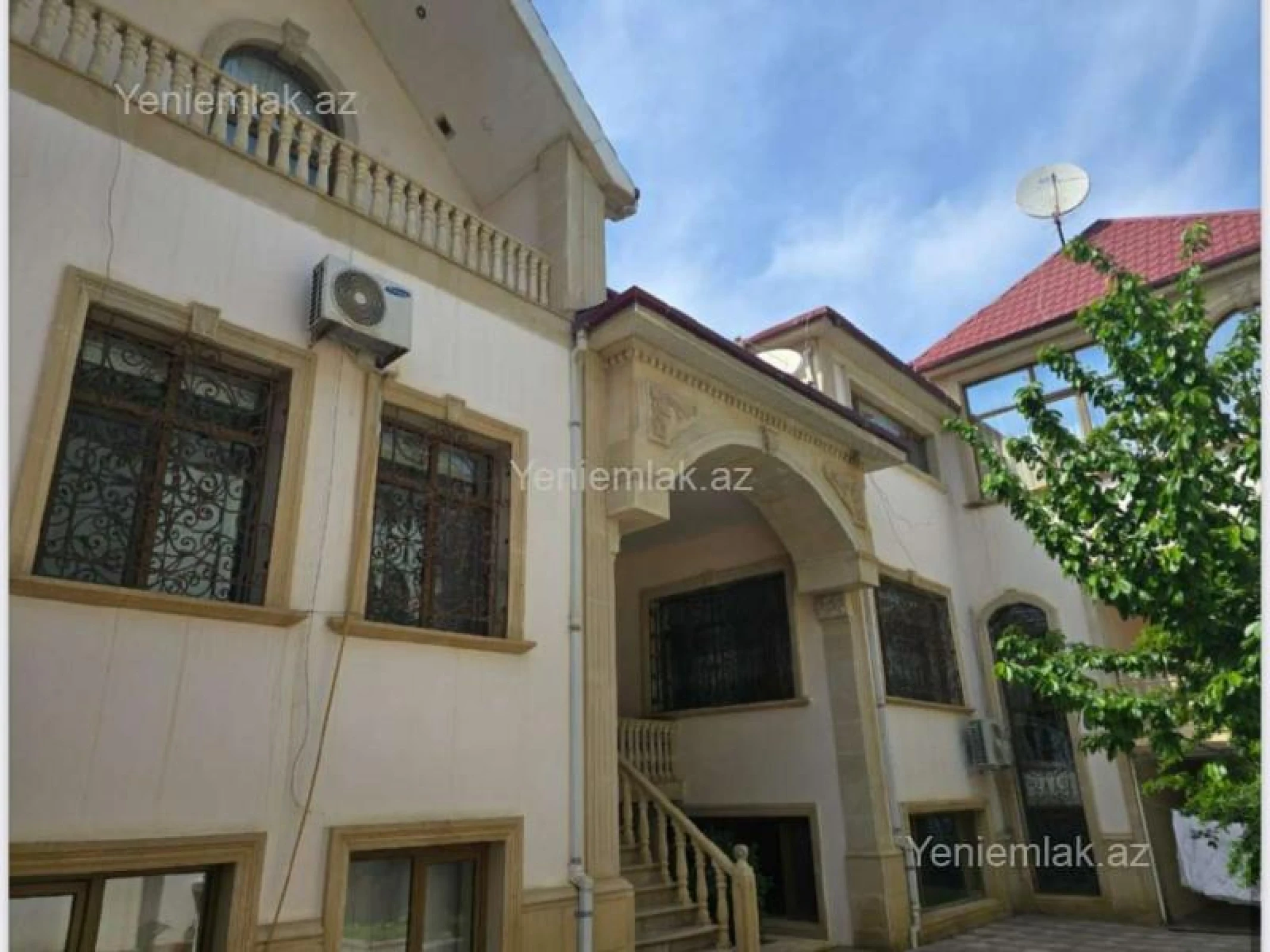 Satılır 12 otaqlı həyət evi 960 m²