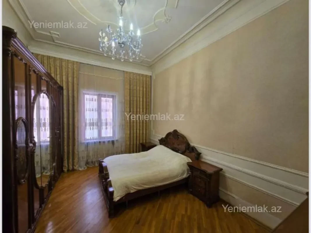 Satılır 12 otaqlı həyət evi 960 m²