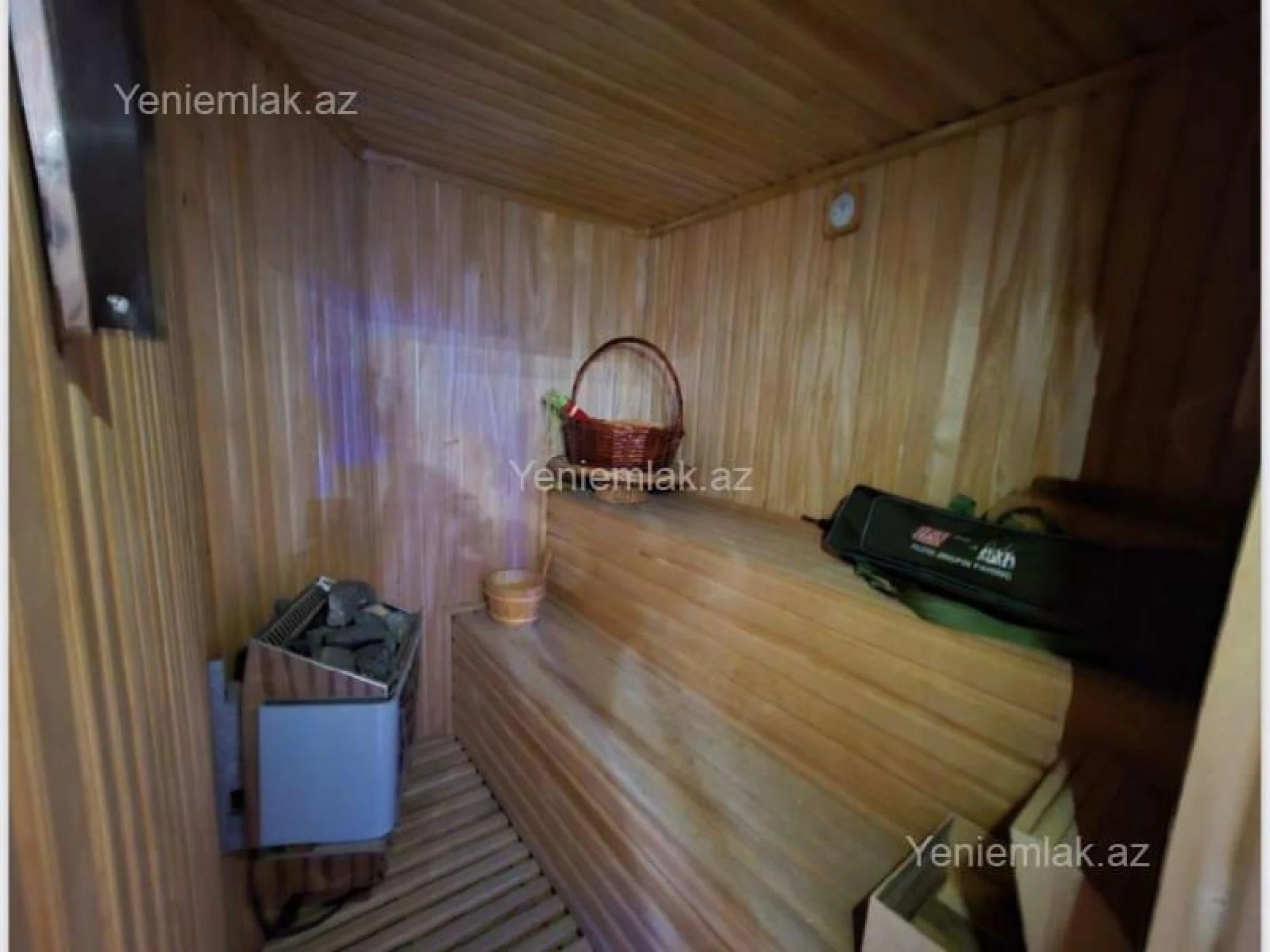 Satılır 12 otaqlı həyət evi 960 m²