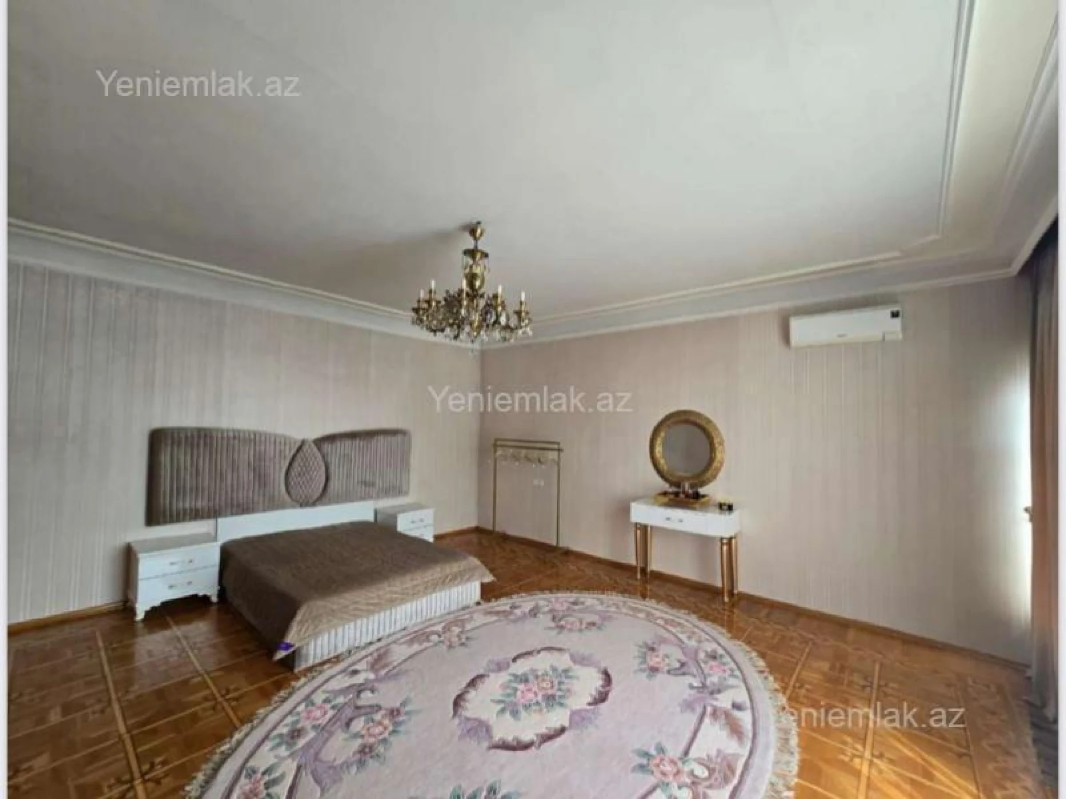Satılır 12 otaqlı həyət evi 960 m²