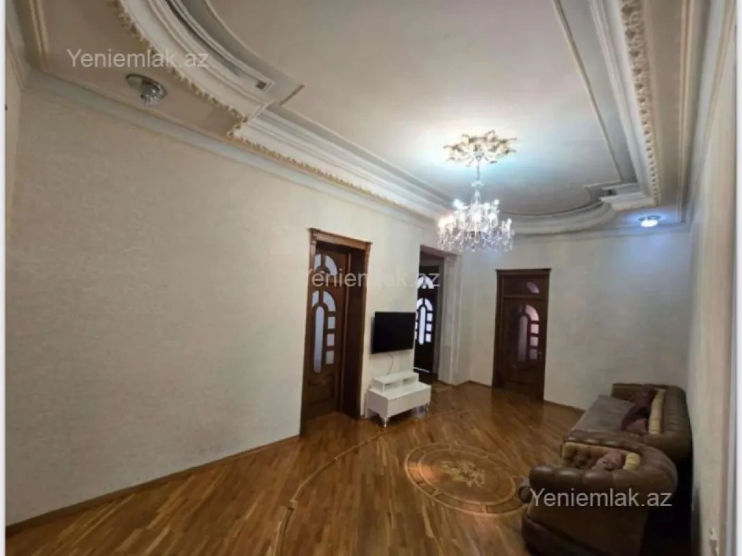 Satılır 12 otaqlı həyət evi 960 m²