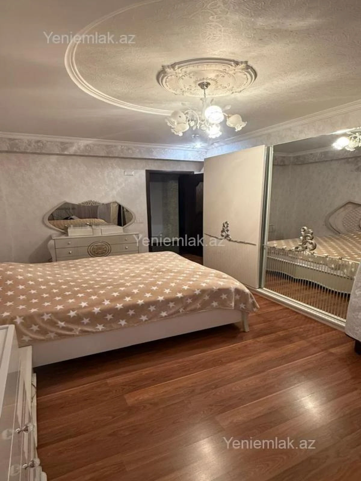 Satılır 3 otaqlı yeni tikili 140 m²