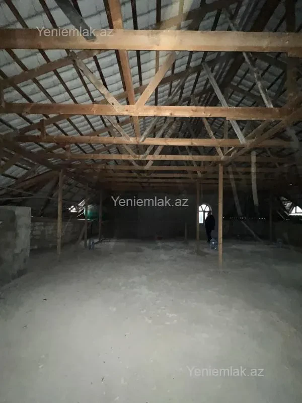 Satılır 9 otaqlı həyət evi 1500 m²